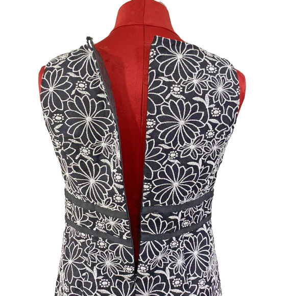 Talbots Black & White Sleeveless Dress Size 6P Empire Waist Embroidered Lined - Picture 6 of 9